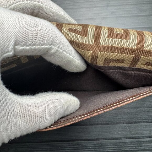 Givenchy 4G Long Organizer | LIKE NEW - Picture 9 of 9